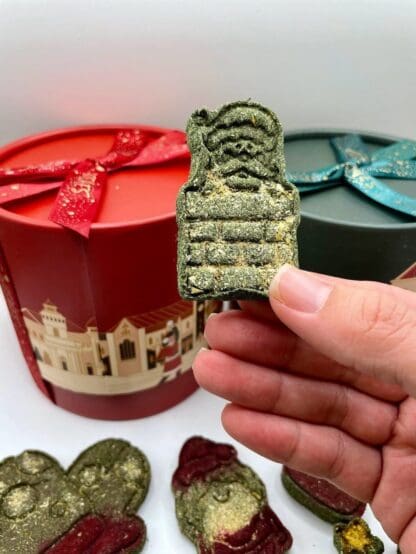 Christmas-themed Pet Rabbit Treats with Rose, Calendula, Forgot Me Not, Dandelion and Timothy Hay for Chinchillas, Hamsters, and Guinea Pigs
