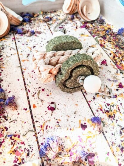 Timothy-Hay-Heart-Cake-with-Corn-Leaf-and-Beads-Tosser-Treat-for-Rabbit-Guinea-Pig-Hamster-and-Chinchilla