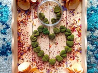 Timothy Hay Mini Heart Training Treat for Rabbit, Chinchilla, Hamster, Guinea Pig and Small Animals.