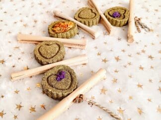 Timothy Hay Floral Heart Cakes and Sweet Bamboo Chew Hanging Cage Treat for Rabbit, Chinchilla, Hamster, Guinea Pig, Rat and Small Animal