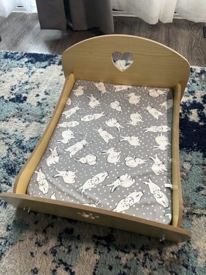 Elevated Rabbits Heart and Footprint Design Wooden Pet Bed with Detachable Portable Parts for Indoor and Outdoor Use