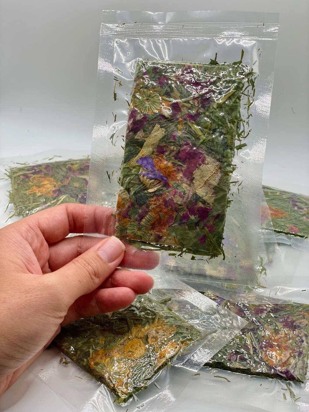 12 Pack Timothy Hay and Floral Chip for Rabbit, Chinchilla, Guinea Pig - Image 5